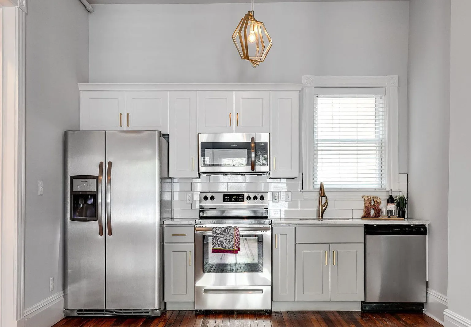 1 bed, 1.0 bath, $1,600 — Photo 1
