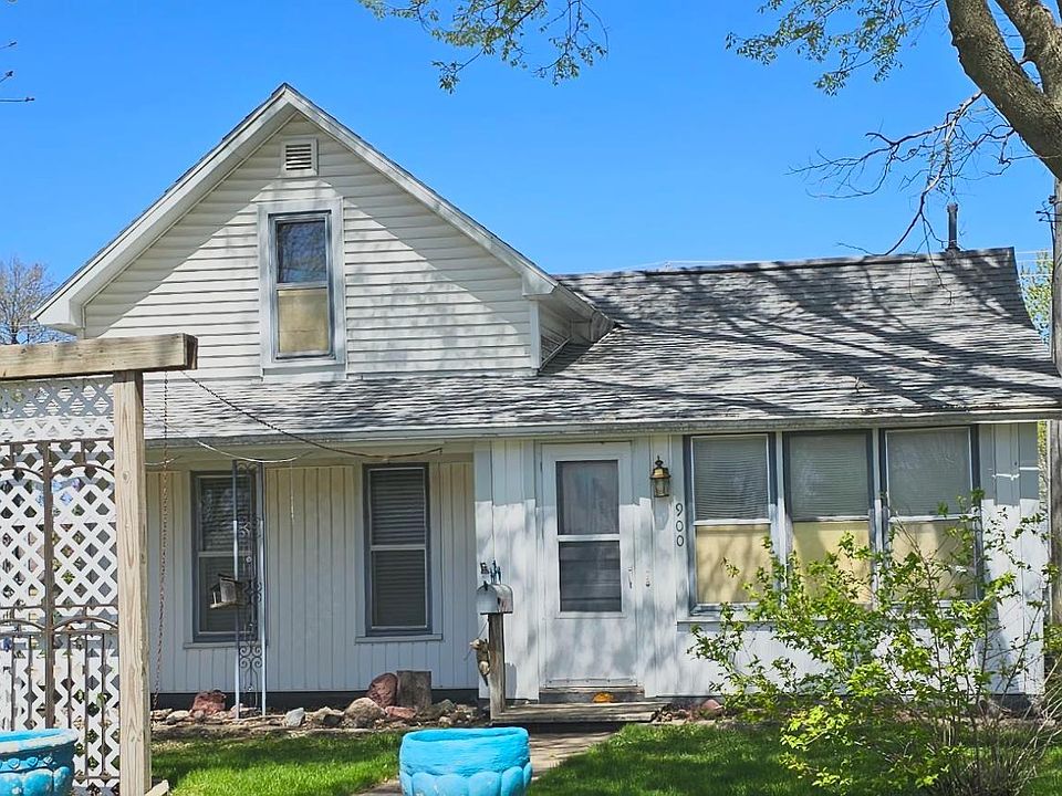 1st image of 900 E Main St