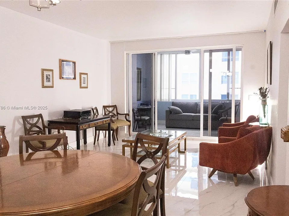 5005 Collins Ave #1523