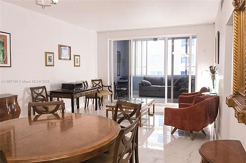 5005 Collins Ave #1523 Photo 1