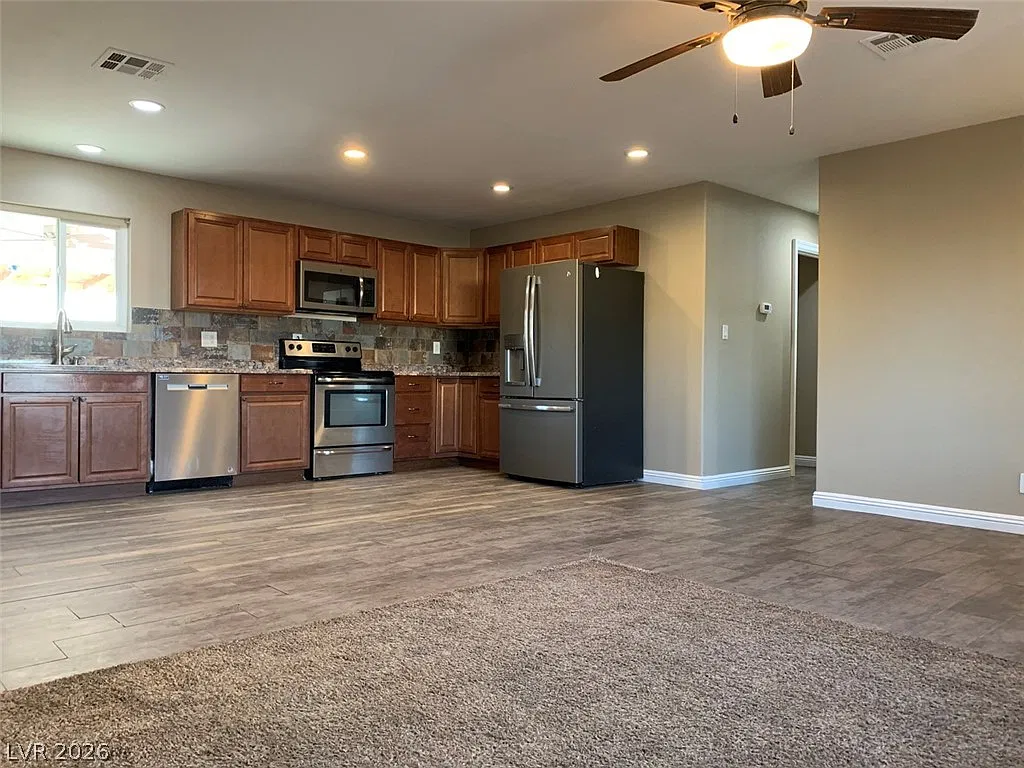 3 bed, 1152 sqft, $1,800 — Photo 4
