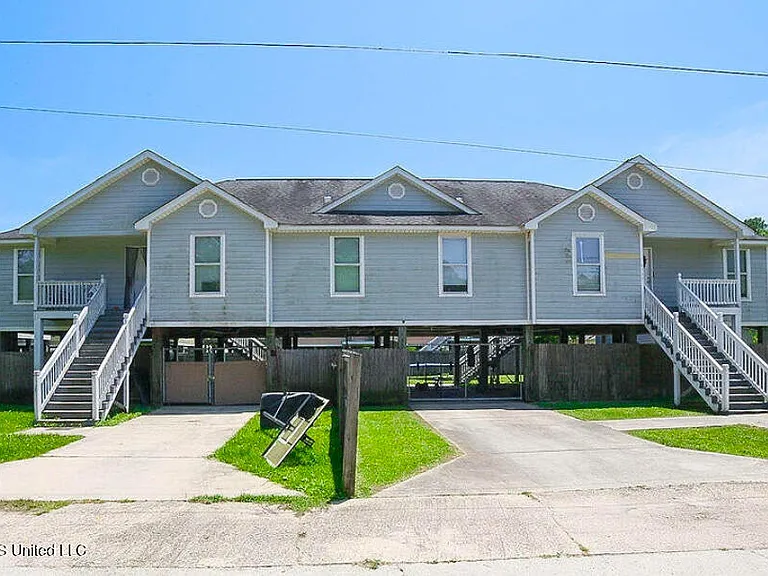 6165 E Lamar St — Photo 1
