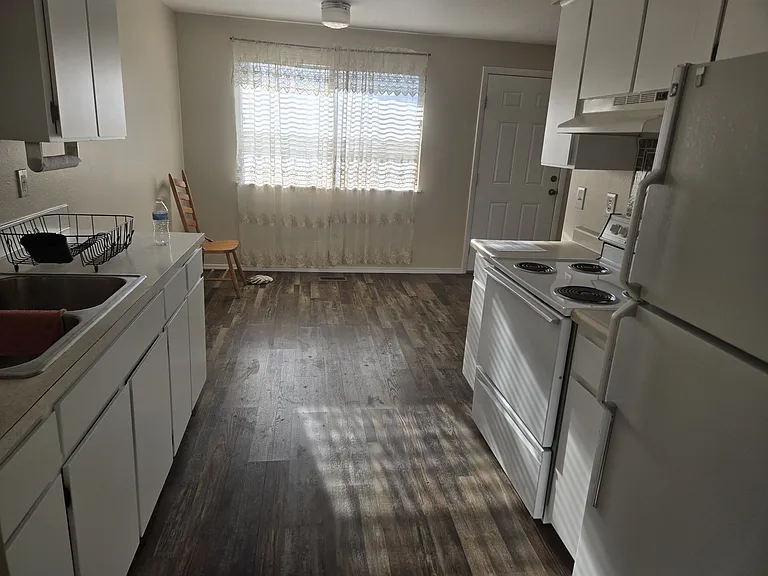 209 Erickson Ave — Photo 3