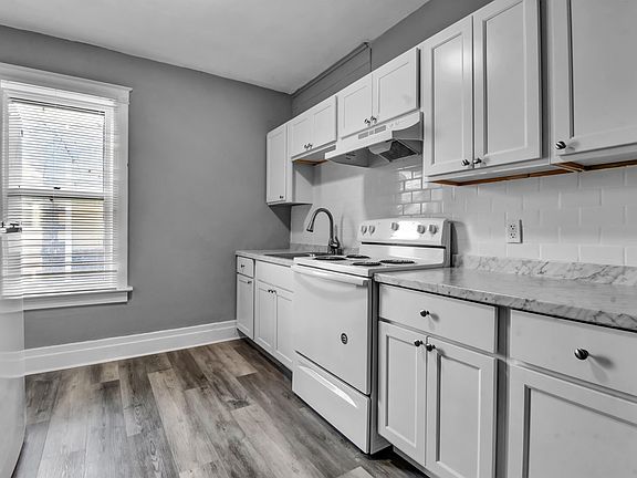 2nd image of 724 8th St #4
