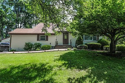 24 Jonathan Dr photo 1
