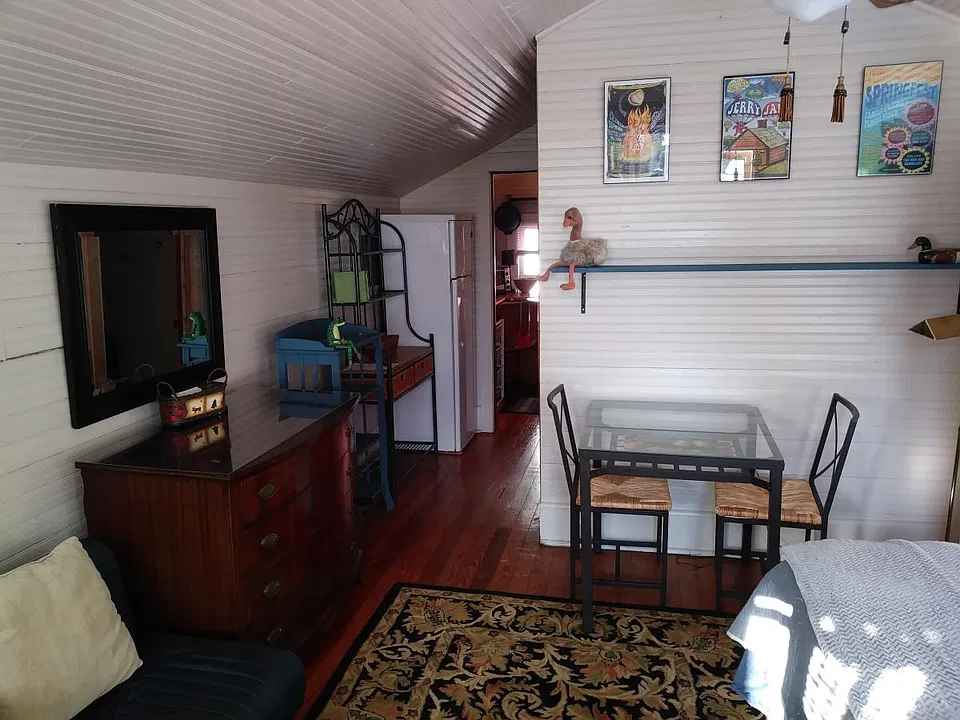 hall into kitchenette