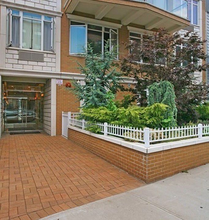 2nd image of 3094 Crescent St APT 2E