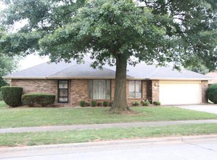 1432 E Woodgate St, Springfield, MO 65804