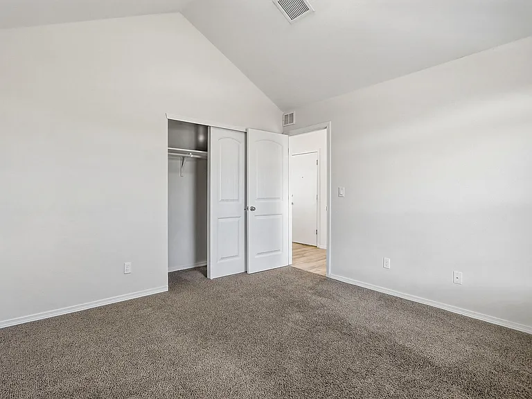 13745 Lago Vista Ave — Photo 5