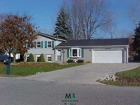1st image of 33623 Roselawn Dr