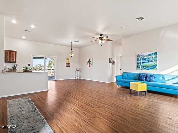 5th image of 105 Los Encinos Rd