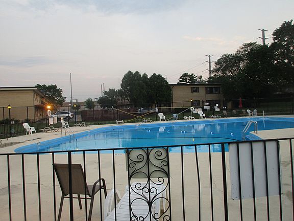 3rd image of 28 King Arthur Ct APT 20