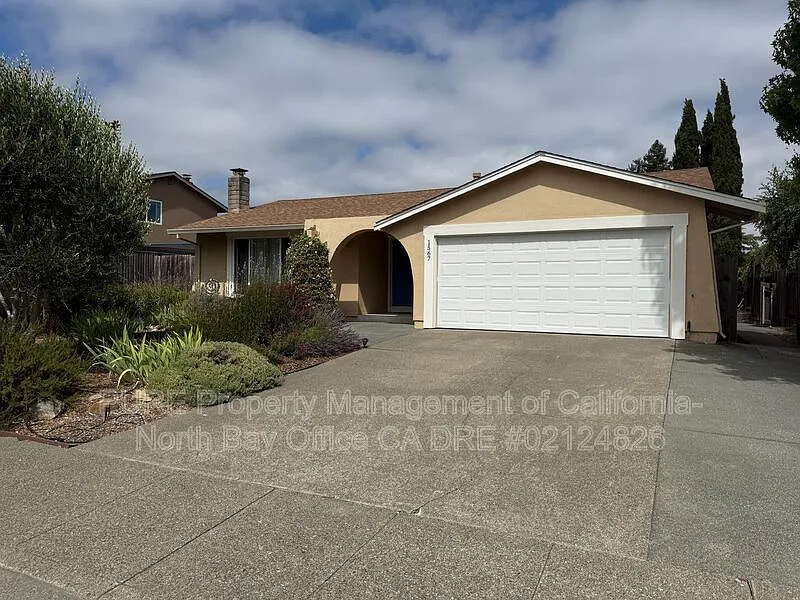 1567 Filippini Way photo 1