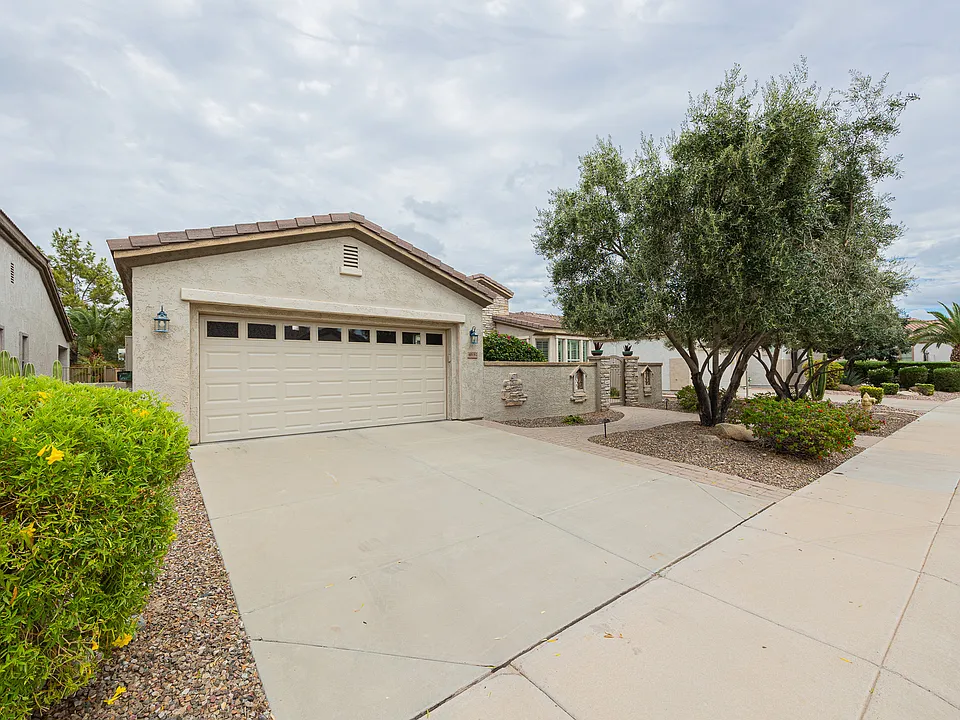 4652 E Donato Dr