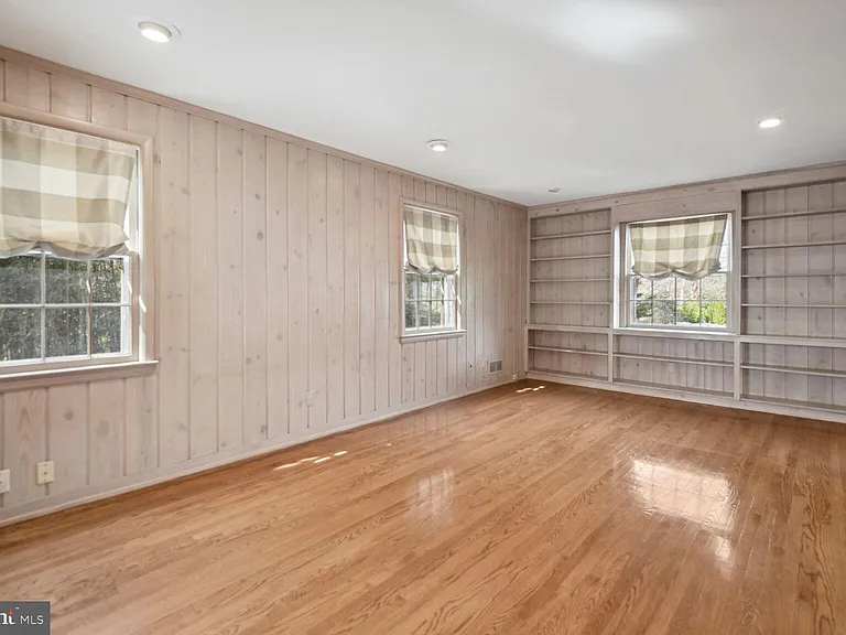 5801 Hillburne Way — Photo 13