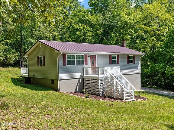 2nd image of 136 White Oak Dr