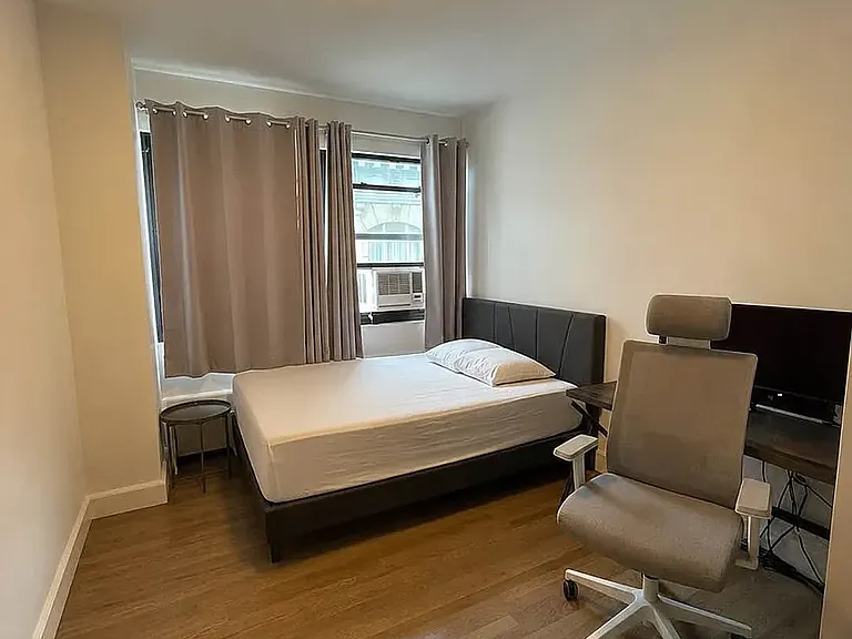 110 Greenwich St #11B — Photo 3
