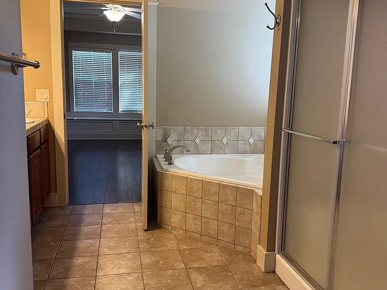 894 E Shadow Creek Ln — Photo 14