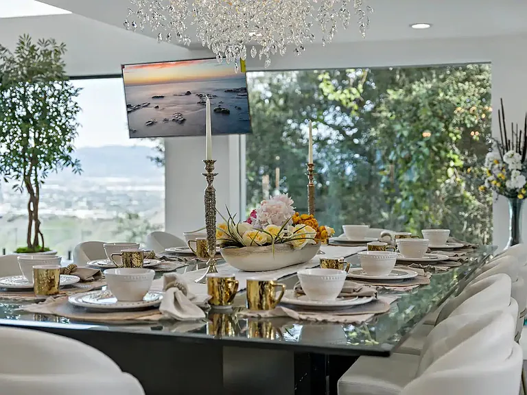 15105 Mulholland Dr — Photo 28