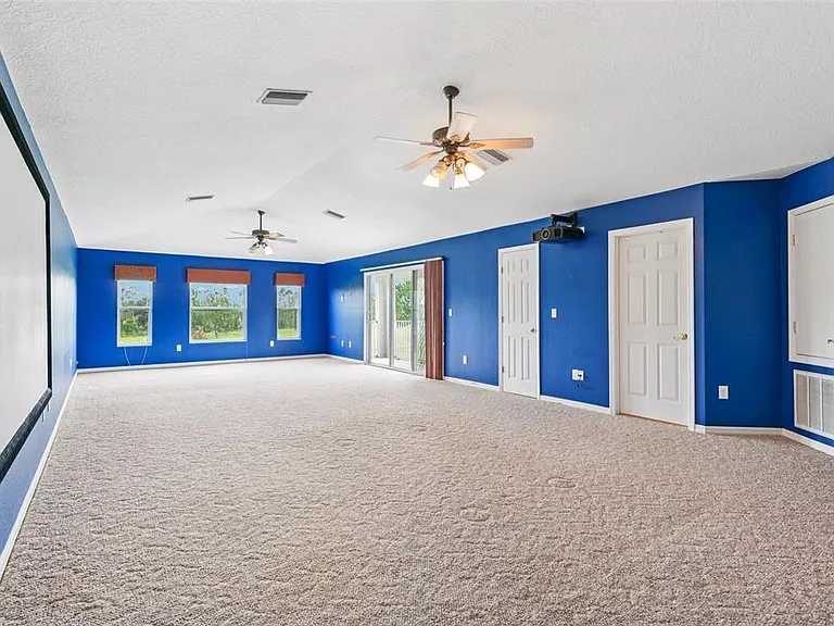 13049 Thoroughbred Dr — Photo 29
