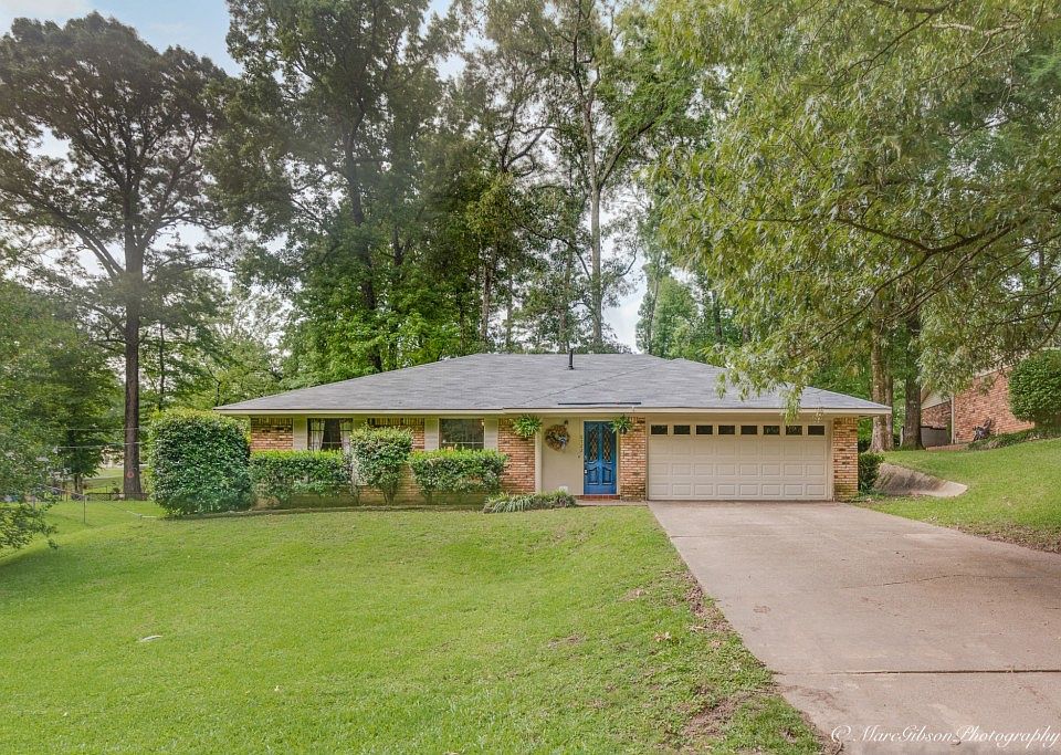 1st image of 8722 Woodstock Dr