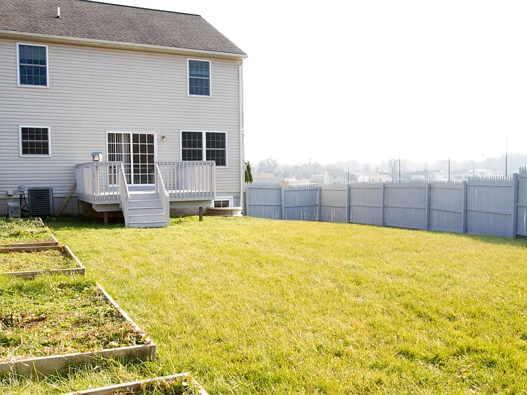 3900 Sheppard Dr — Photo 28