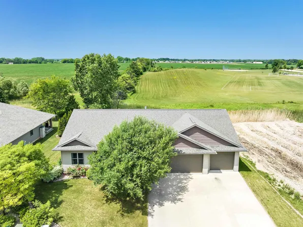 3425 Fieldcrest Dr, Kaukauna, WI 54130