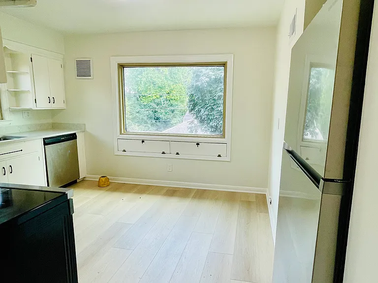 9323 W Wisconsin Ave — Photo 7