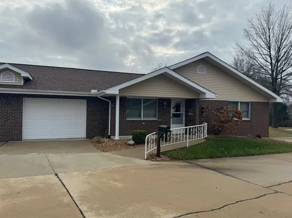 20 Kaeser Ct, Highland, IL 62249