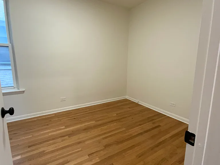 2528 N California Ave #2 — Photo 4