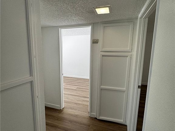 5th image of 1999 Maple Ave #202