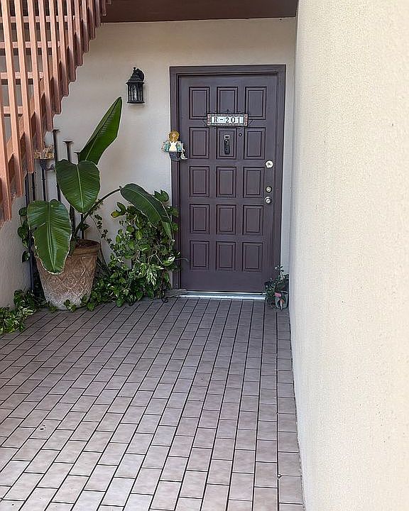1st image of 305 Calle Amistosa APT R201