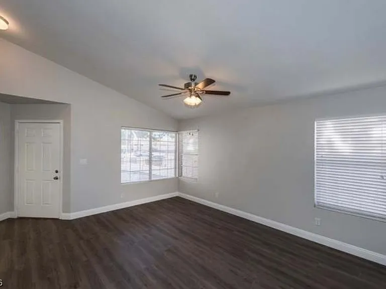 1012 Holliston Cir — Photo 5