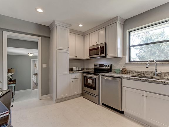 5th image of 4508 Rosewood Ave