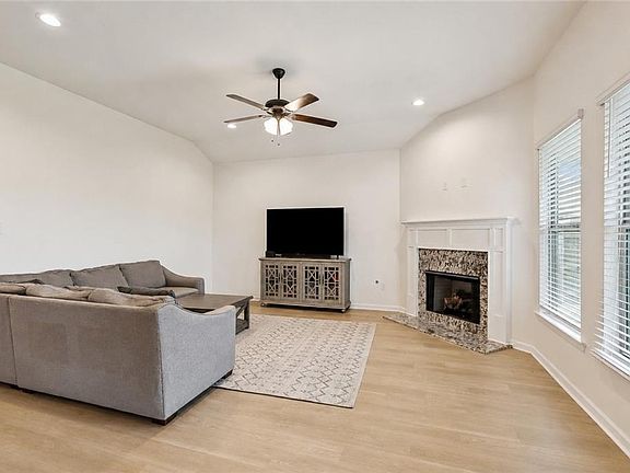 3rd image of 60342 Sunset Oak Blvd
