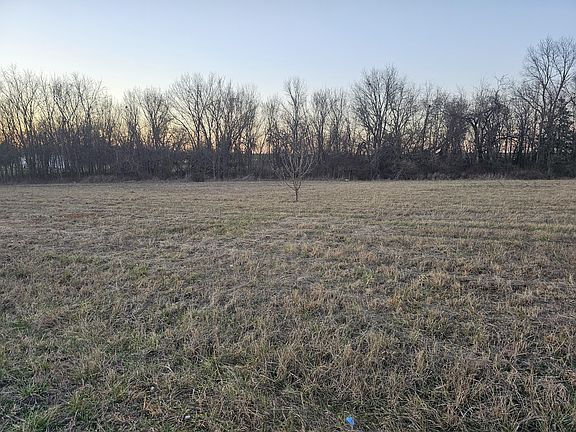 4th image of 1565 E 496th Road