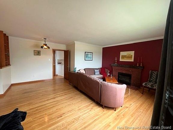 4th image of 50 Windemere Dr