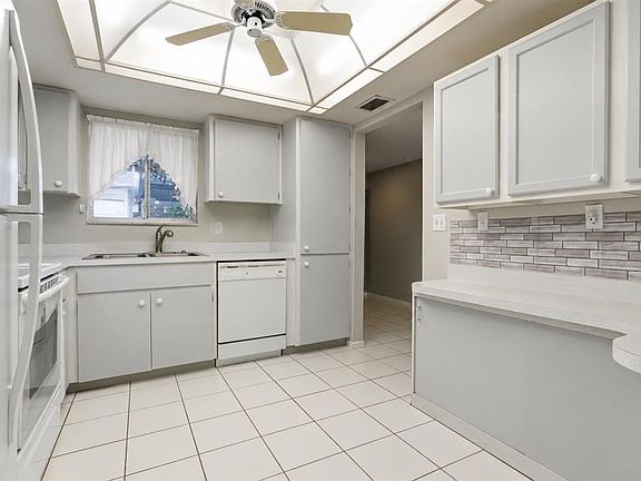 4th image of 1141 MERLE WAY #14