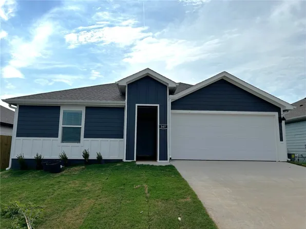 307 NW Bellflower St, Gentry, AR 72734