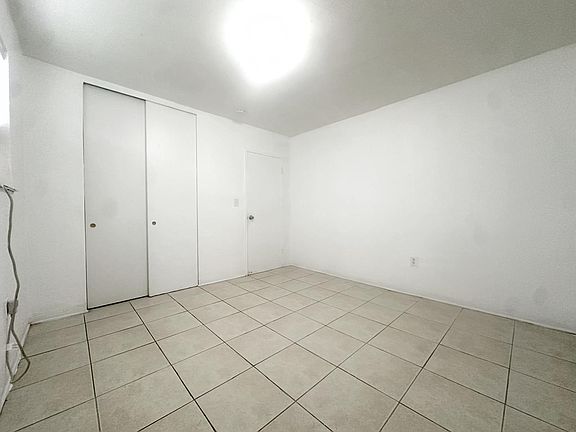 4th image of 410 NW 7th St APT 14