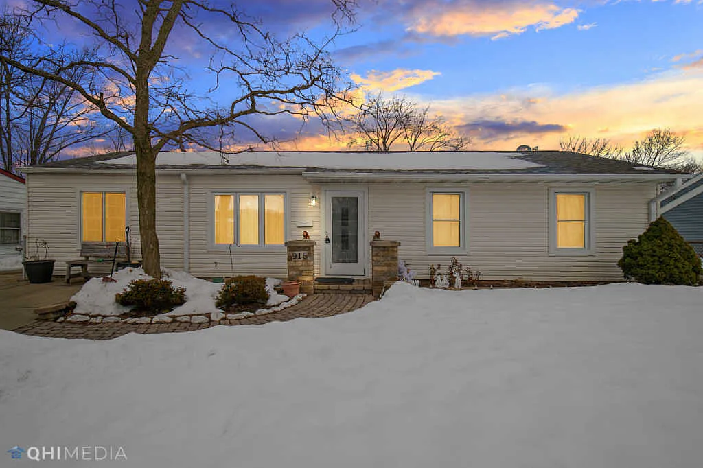 915 Mulberry Ln photo 1