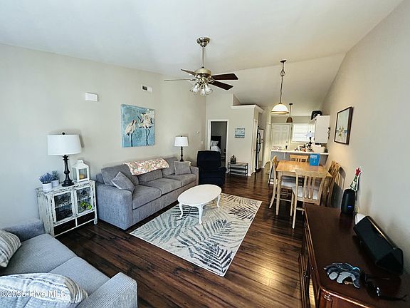 4th image of 626 Varsity Drive