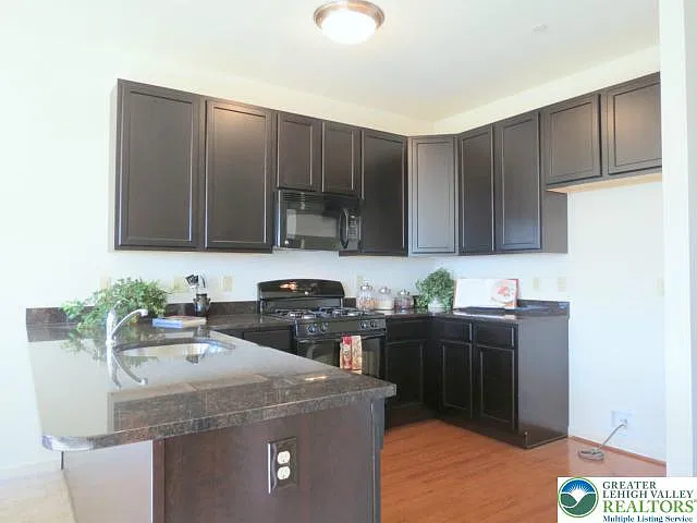 4565 Woodbrush Way — Photo 4