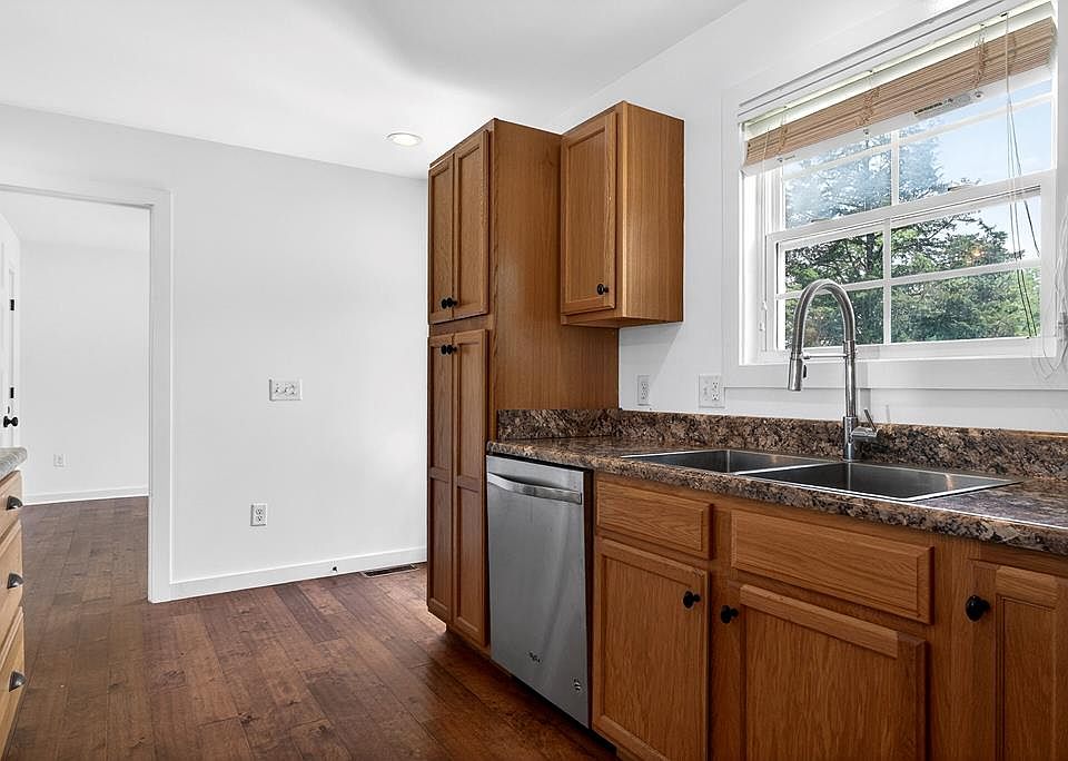 10th image of 8495 Baxter Rd