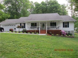 70 Dunigan Dr, Hendersonville, NC 28791
