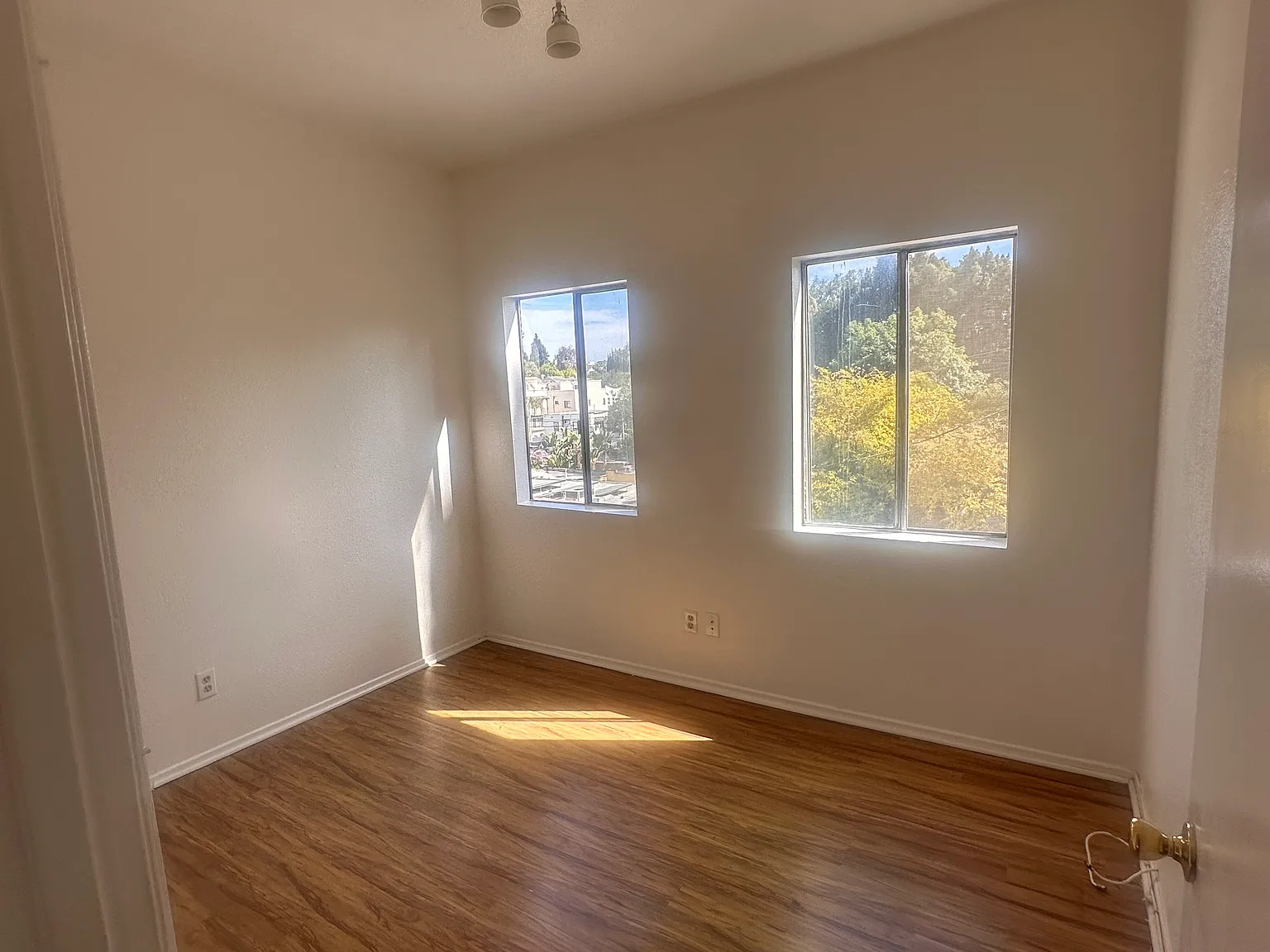 2 bed, 700 sqft, $2,200 — Photo 2