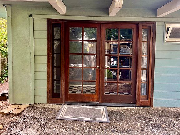 Private entrance to the 3 room Suite.