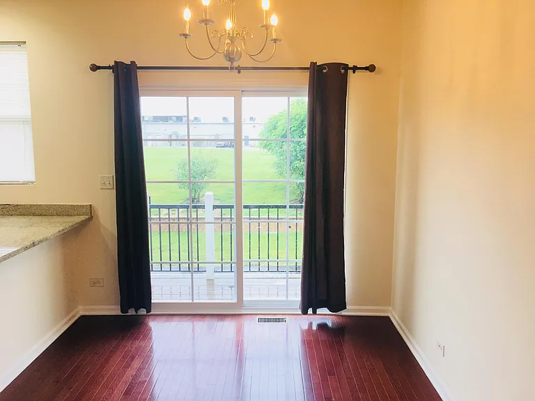 517 Plaza Pl — Photo 3