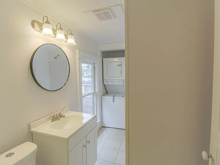 416 Douglas Ave — Photo 18