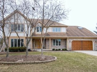 496 Prairie Knoll Dr, Naperville, IL 60565